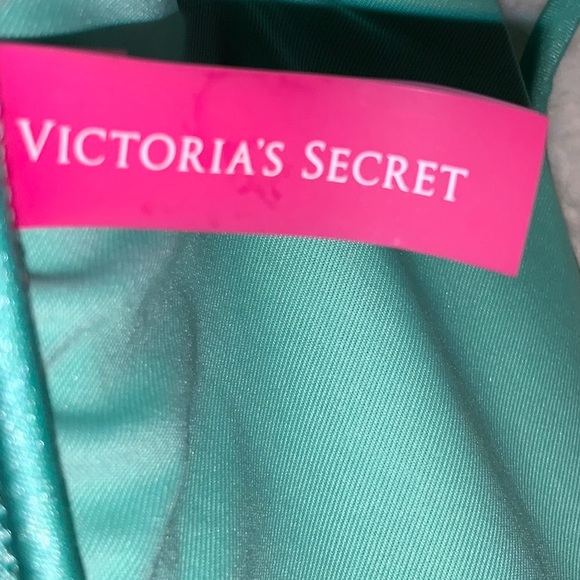 Victoria’s Secret Swimsuit Top (Size S/P) - Picture 6 of 7